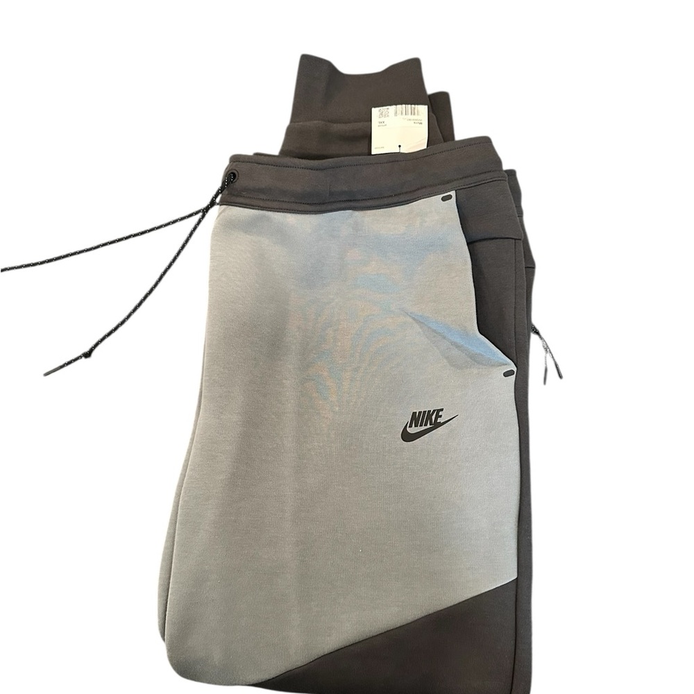 Nike Tech Fleece Dark grey and light  Two-Tone Gray and Black Sweatpants
